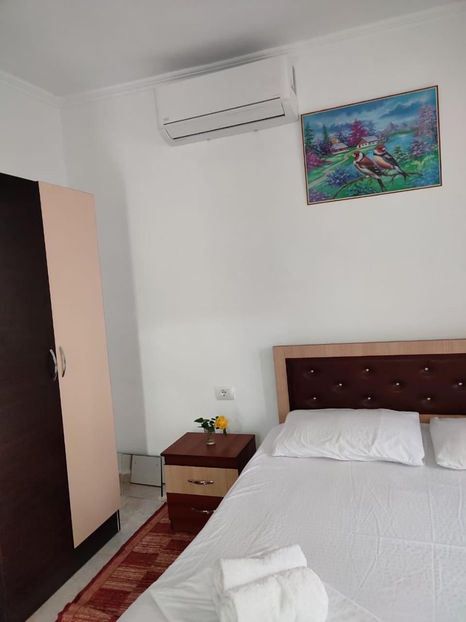 Guest House Eloid Berat Exterior photo