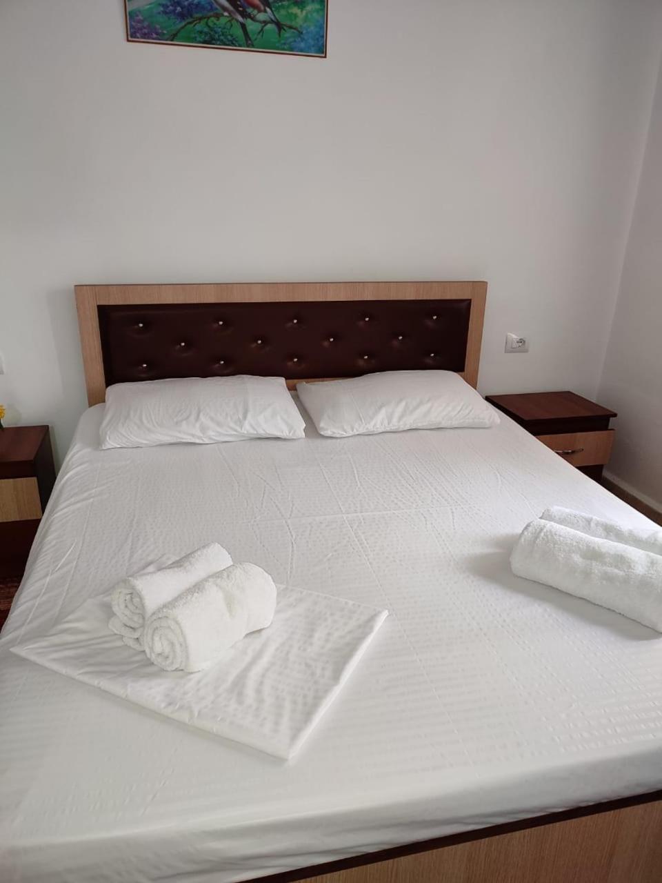 Guest House Eloid Berat Exterior photo