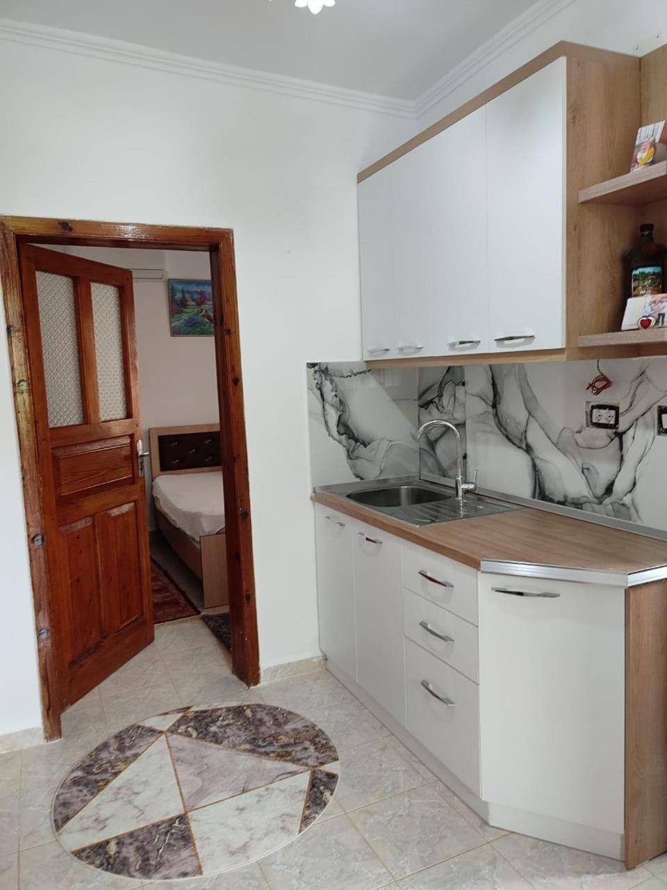 Guest House Eloid Berat Exterior photo