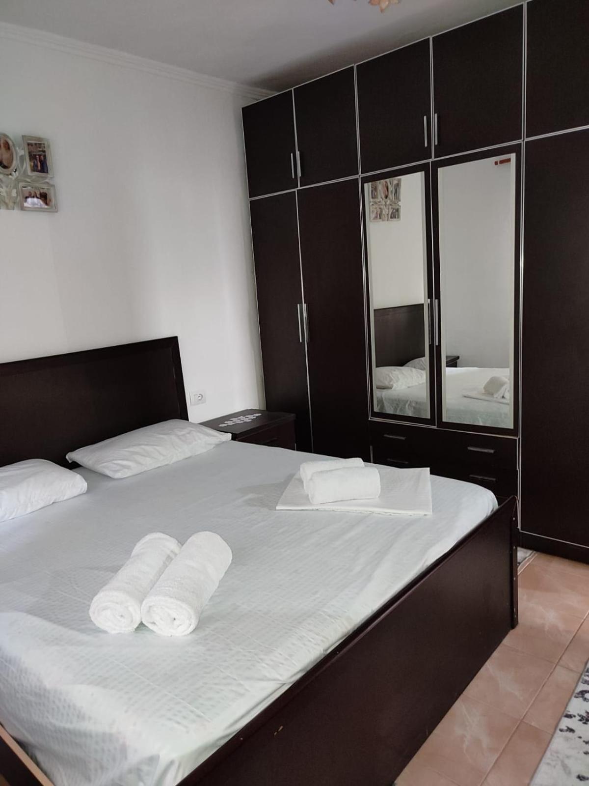 Guest House Eloid Berat Exterior photo