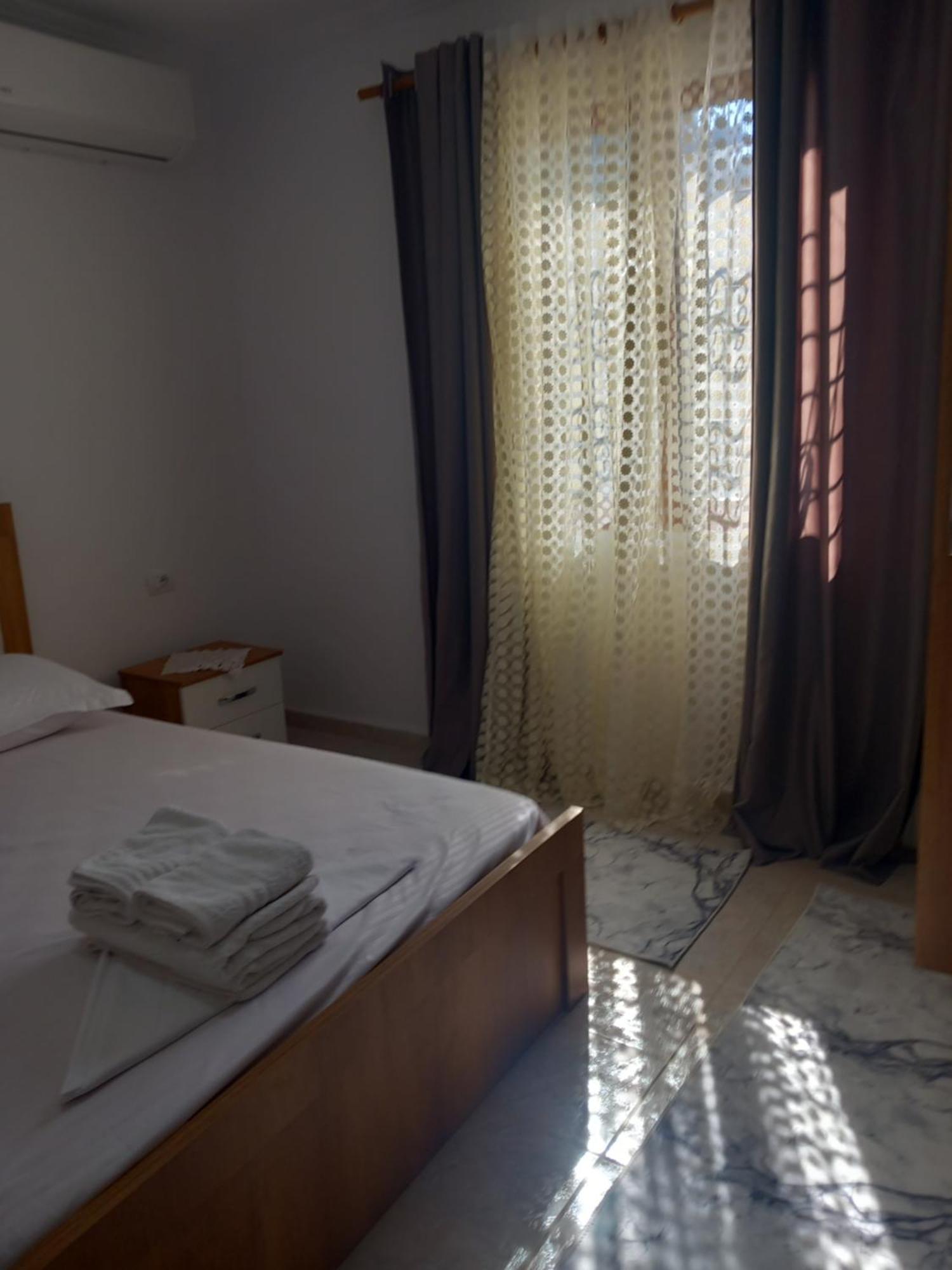 Guest House Eloid Berat Exterior photo