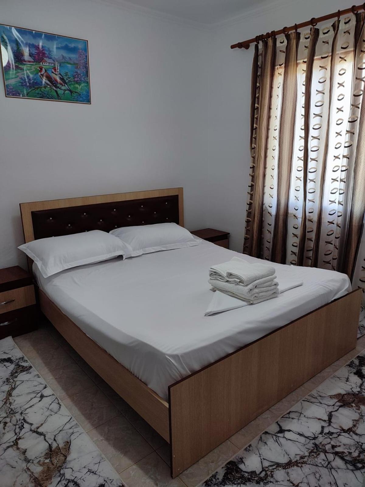 Guest House Eloid Berat Exterior photo