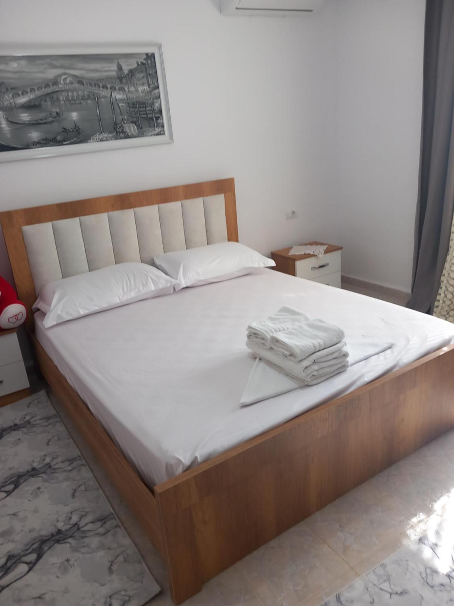 Guest House Eloid Berat Exterior photo
